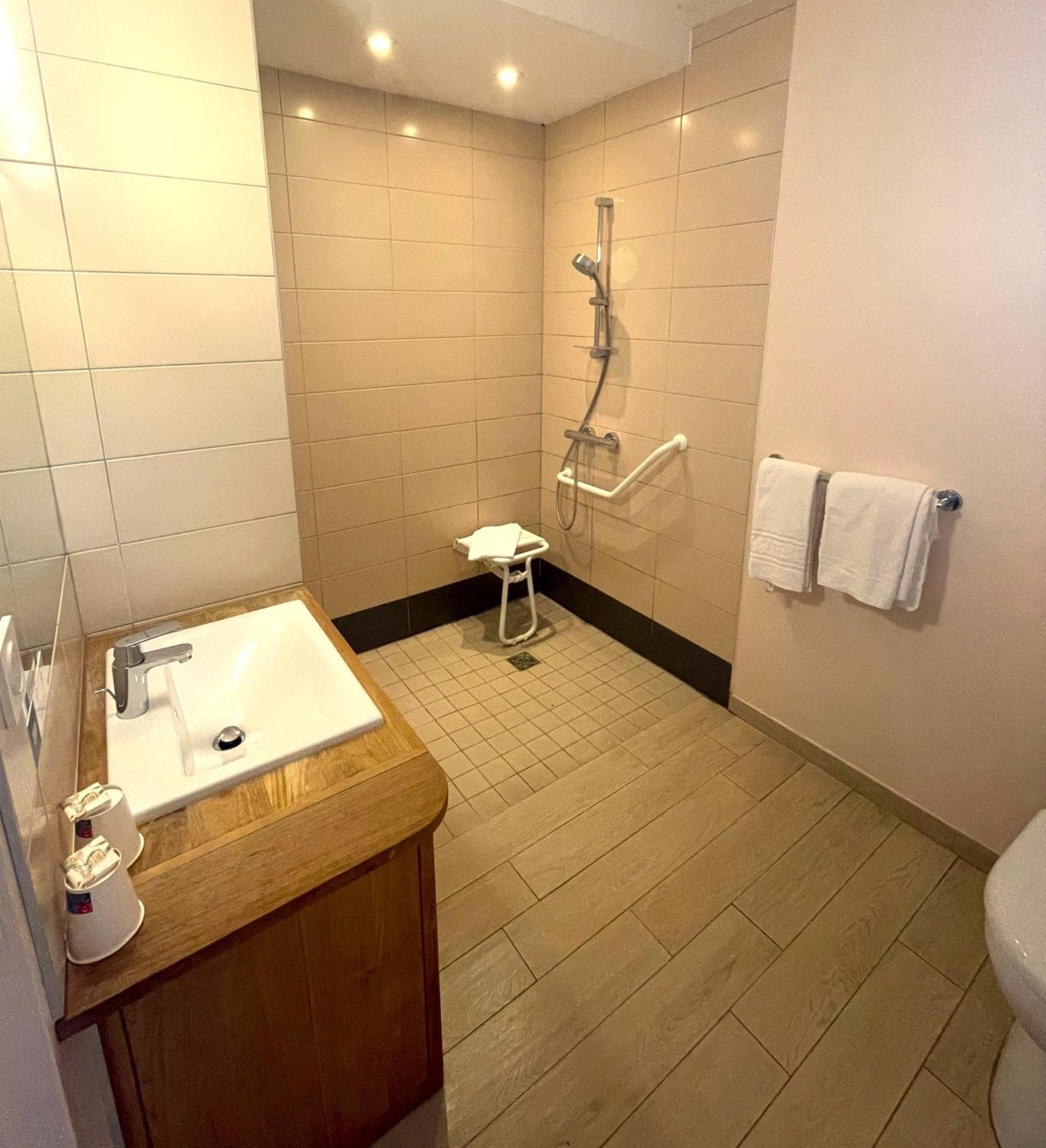 Logis Hotel Restaurant Du Labrador Saint-Benoit-sur-Loire Ngoại thất bức ảnh