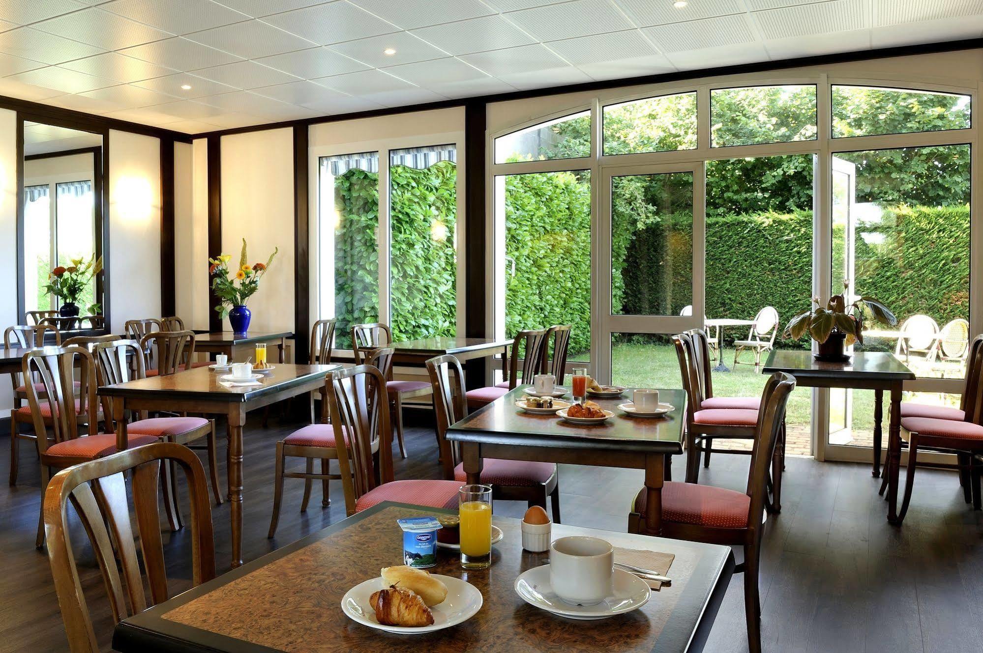 Logis Hotel Restaurant Du Labrador Saint-Benoit-sur-Loire Ngoại thất bức ảnh