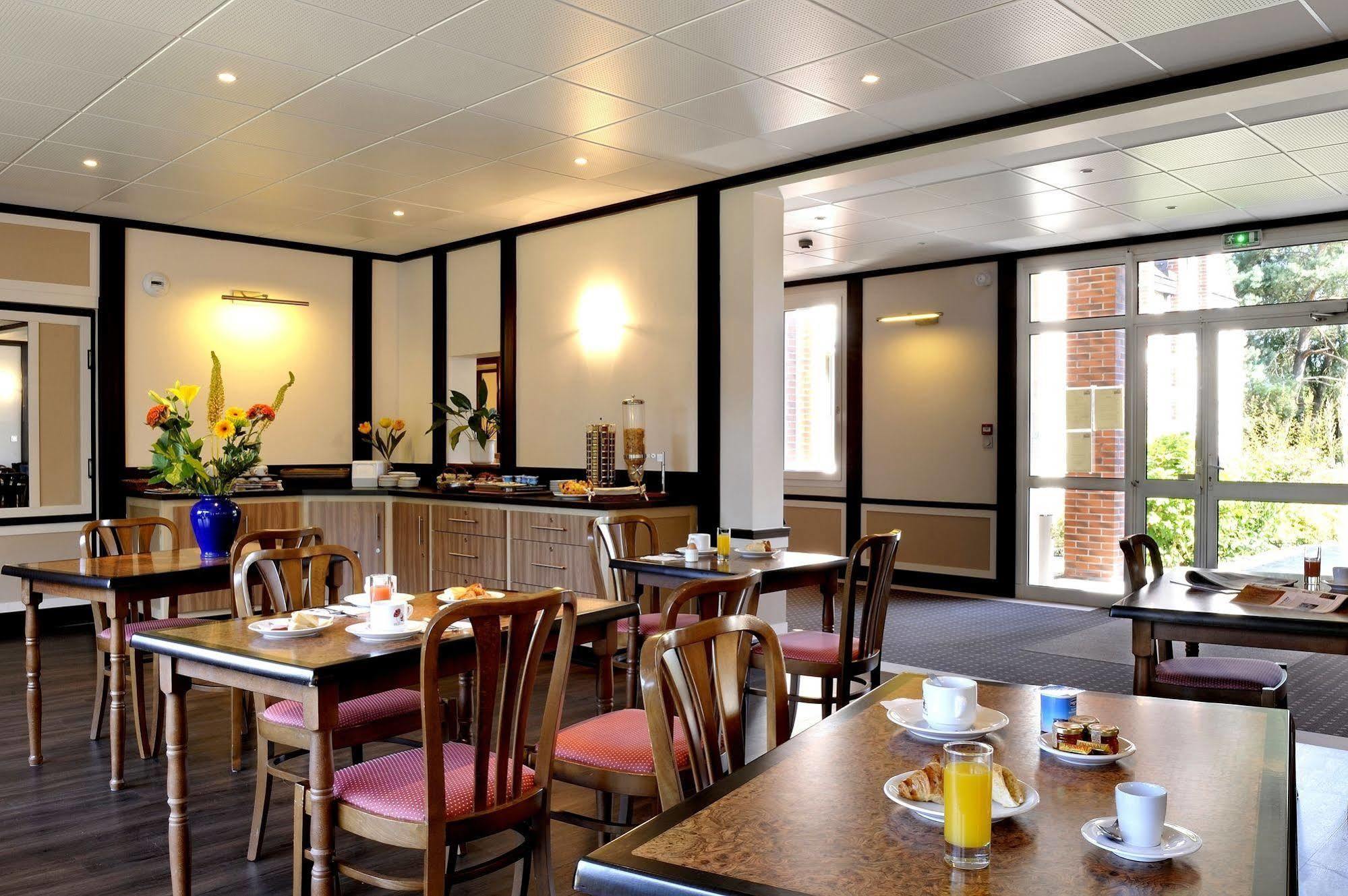 Logis Hotel Restaurant Du Labrador Saint-Benoit-sur-Loire Ngoại thất bức ảnh